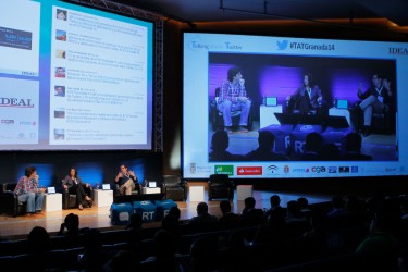 Un escenario multipantalla para los responsables digitales de Mediaset y Atresmedia, que explicaron la relación entre Twitter y la televisión.